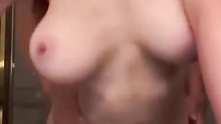 【69堂免费视频】【撸管必备】极品吊钟型大奶荡秋千，和男友浴室打炮