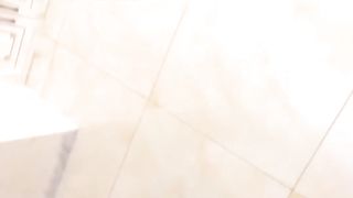 【69堂免费视频】【超刺激乱伦】和妈妈还有干妹妹双飞，体验在卫生间干完妹妹回房间再操干妈，娘俩伺候我一个的感觉简直是没谁了.