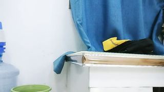 【69堂免费视频】2600网约外围女神，沙发近景AV视角再现江湖，苗条大长腿，黑丝翘臀，黑森林骚穴疯狂抽插