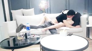 【69堂免费视频】三太子探花新人眼镜小哥高价兼职妹，花臂纹身大长腿沙发上操，口活不错翘起屁股站立后入猛操