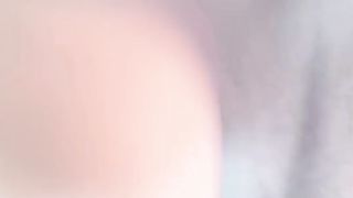 【69堂免费视频】超正点极品美少妇户外勾搭路人小处男到酒店开荤，初次舔逼有点咸还辣嘴 干逼的时候妈妈还刚好来电话