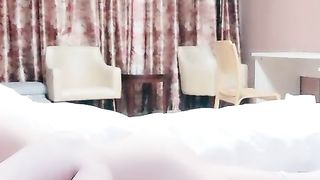 【69堂免费视频】约炮粉丝回家啪啪 小哥骁勇善战操到美女瘫软在床 干完还玩穴真欠操 高清源码录制