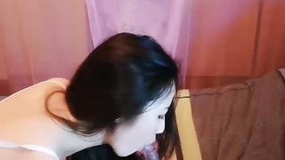 【69堂免费视频】长相文静极品美臀女神居家激情啪啪，连体白色网袜上位骑乘