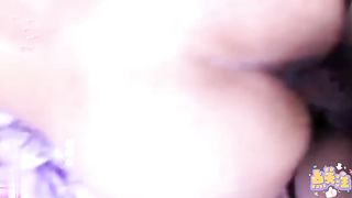 【69堂免费视频】巨乳妈妈勾引儿子，边被儿子操边和孩子二婶打电话聊天，方言对白超级真实