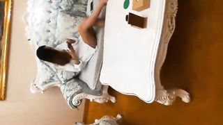 【69堂免费视频】气质白富美好久没做爱了，骚逼奇痒无比，搔首弄姿色诱服务员！