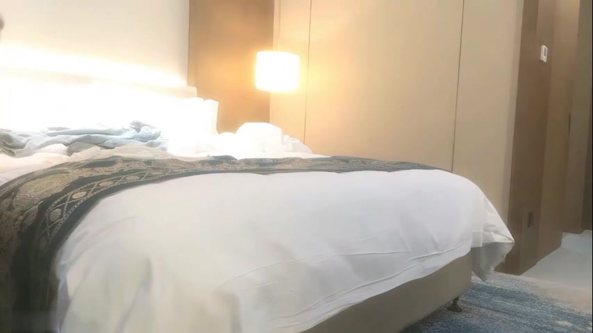 【69堂免费视频】酒吧搭讪的妹子，一开始矜持不让操，推倒直接干两炮