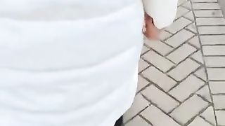 【69堂免费视频】大哥出门进货去了，我偷约嫂子来公园野战