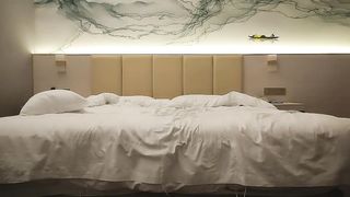 【69堂免费视频】极度淫荡花裙少妇 主动解开裤子手伸进衣服摸奶子 撩起裙子摸逼边口交 打桩中途休息自摸起来