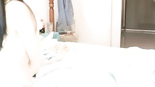 【69堂免费视频】淫荡小骚货！和闺蜜一起双飞激情！绑住双手摸穴，双女轮流吃屌，一起翘起求操，幸福老哥挨个操