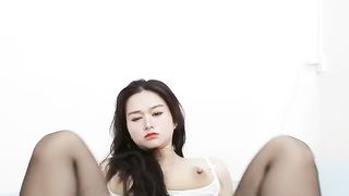 【69堂免费视频】舔弄大鸡巴的样子真骚，活好不粘人让小哥床上床下各种爆草