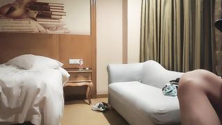 【69堂免费视频】 凌晨高价约极品甜美小姐姐 坐在身上各种内衣揉奶 特写揉穴清晰可见 扶着屁股操的啊啊叫