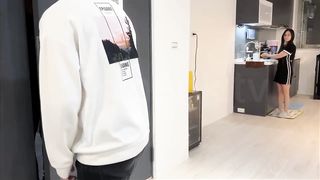 【69堂免费视频】把老婆贡献给债主啪啪啪，最后自己也加入，和债主一同3P老婆