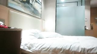 【69堂免费视频】一脸幽怨的外围小姐姐 舔腿抠穴撩拨开心 一对极品美乳 又白又大又翘 佳人如此不能辜负