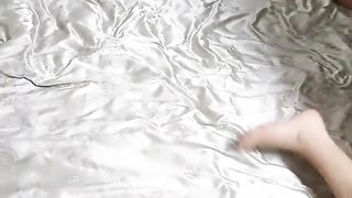 【69堂免费视频】三个嫩妹妹，4P大战名场面，小穴好湿