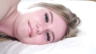 【69堂免费视频】渔网母狗饥渴的眼神索求肛交