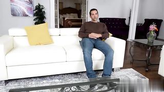 【69堂免费视频】被我颜射的甜美继妹还在回味呢