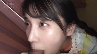 【69堂免费视频】当我插入她时，她恳求我射在她体内......如果你给他一个假阳具