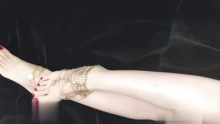 【69堂免费视频】异域风情的青春美少女骚b格外嫩