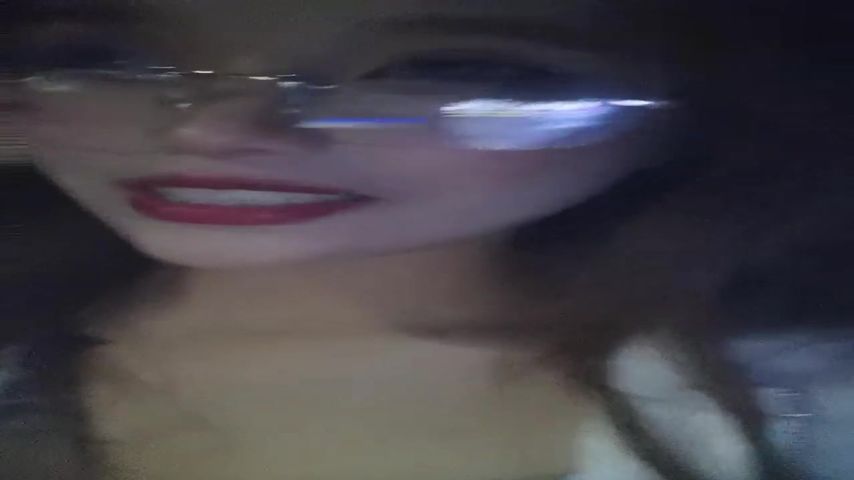 【69堂免费视频】一晚上收入11万金币，【户外裸奔女神】，街头艳遇，搭讪小哥哥，车震来得猝不及防，风骚妩媚小哥哥懵逼了