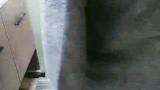 【69堂免费视频】阴毛刚长一点就刮 小逼很紧 无套口爆！