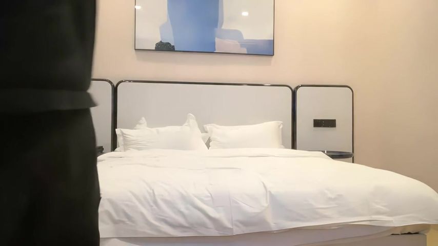 【69堂免费视频】白色短裙吊带萌妹子，口交舔屌近距离拍摄，上位骑乘翘起屁股后入，操的妹子呻吟娇喘连连