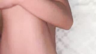 【69堂免费视频】【保险推销员泄密】保险推销员为了获取一张大额保单，被灌醉带去小旅馆，疯狂晚弄一整晚视频曝光流出