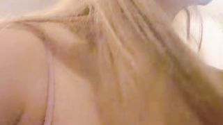 【69堂免费视频】健身小骚货，白天健身房勾搭，厕所吃屌，晚上勾搭英语老师，巨屌舔弄，第一视角后入美臀