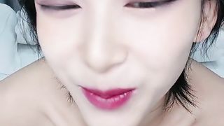 【69堂免费视频】很久没播腰细胸大耐操小美女激情大战  骑在身上大屌插入  快速抽插抱着屁股猛操  站立侧入多种姿势换着上