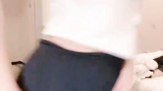 【69堂免费视频】甜美呆萌美少女！强烈要求秀一波！无毛极品嫩穴，圆润美臀摇摆，揉搓小穴出水，炮友正入抽插