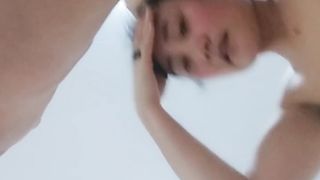 【69堂免费视频】良家小少妇被大哥调教的真心不错，温柔的舔弄大鸡巴给狼友看，激情上位喂大哥吃奶子，无套爆草抽插内射中出