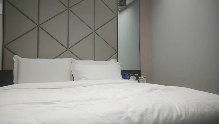 外围女神明星脸大美女倒插骚穴让她见见世面