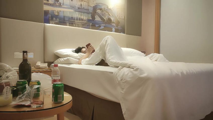 【69堂免费视频】足疗红酒妹沙发躺平休息呻吟不断勾魂摄魄