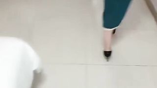 【69堂免费视频】在醉酒的表妹面前强行上了她的空姐闺蜜，剧情反差较大，由剧烈反抗到接受