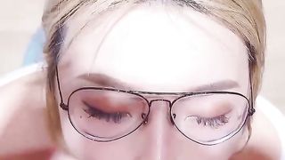 【69堂免费视频】露脸性爱私拍_第一次戴着眼镜被大鸡巴抽插真的好反差