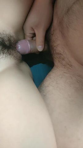 【69堂免费视频】吹箫姐妹花，颜值不错的骚妹子成了小哥重点关注对象，露脸抠逼粉嫩特写展示，让小哥后入大屁股爆草射了一臀