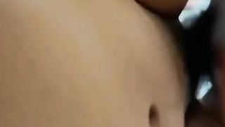 【69堂免费视频】四眼人妻、生完孩子还没断奶就开始偷情了，奶水滴不完，狂艹娇喘不已！