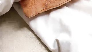 【69堂免费视频】奇怪妆容19嫩妹妹，双飞激情名场面，超粉微毛馒头穴，双穴叠起来操，轮流抽插，操完再玩道具