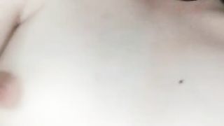 【69堂免费视频】，娇小身材炮友操逼，舔奶一顿揉，按住双腿，爆操无毛骚穴，从下往上特写视角