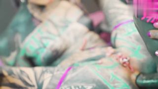 【69堂免费视频】放荡巨乳女神想要双管齐下的快感