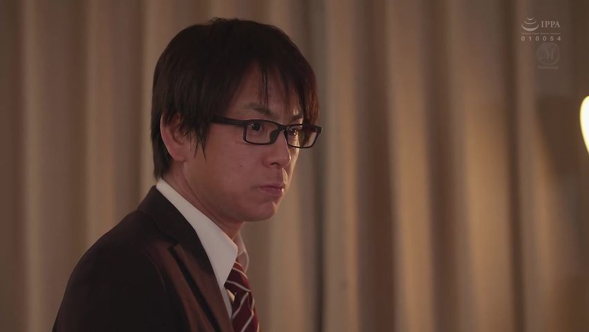 【69堂免费视频】“我要回家了……”从接到电话到老公回家……短暂的穿着NTR一乃あおい的时间_seg3