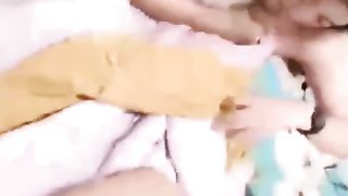 【69堂免费视频】山东捉奸骚货偷情还理直气壮正在啪啪老公闯入