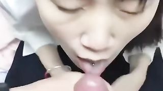 【69堂免费视频】衢州在校眼镜学生妹被金主包养 舌钉乳钉乖乖打上 菊花已开 被金主各种颜射口爆 精液沐浴