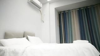 【69堂免费视频】深夜170CM花臂纹身美女，腰细胸大修长美腿，情趣开档丝袜深喉大屌，后入一下下撞击骑乘自己动