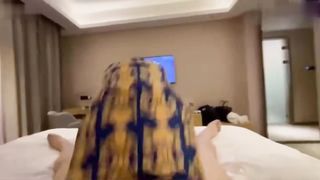 【69堂免费视频】长期母狗_某男企业白领分享在公司白嫖了三年的女同事，后入打的屁股都红了