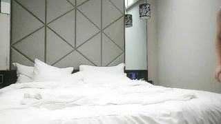 【69堂免费视频】大长腿颜值肉感美女，加钟再干一炮，舔屌口交硬了直接操，正入打桩机持续输出干射