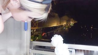 【69堂免费视频】露脸性爱私拍_一边在阳台抽雪茄一边在阳台被抽插差点被路人发现