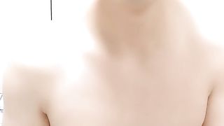 【69堂免费视频】风骚美少妇露脸来了大姨妈，用小嘴伺候大鸡巴，全程露脸深喉大鸡巴吸蛋蛋，看着好骚，让大哥气质脖子上草嘴