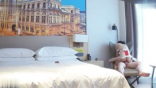 【69堂免费视频】211大三校花反差学生妹，今天你是我的小麋鹿，娇小苗条被操遍了酒店的每个角落，嗷嗷叫好爽