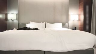 【69堂免费视频】白虎，一线天，大胸女神穿黑丝，一通操作干得落荒而逃，红内裤战胜出品必属精品