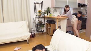 【69堂免费视频】自己插入假阳具，然后猥亵地拔出